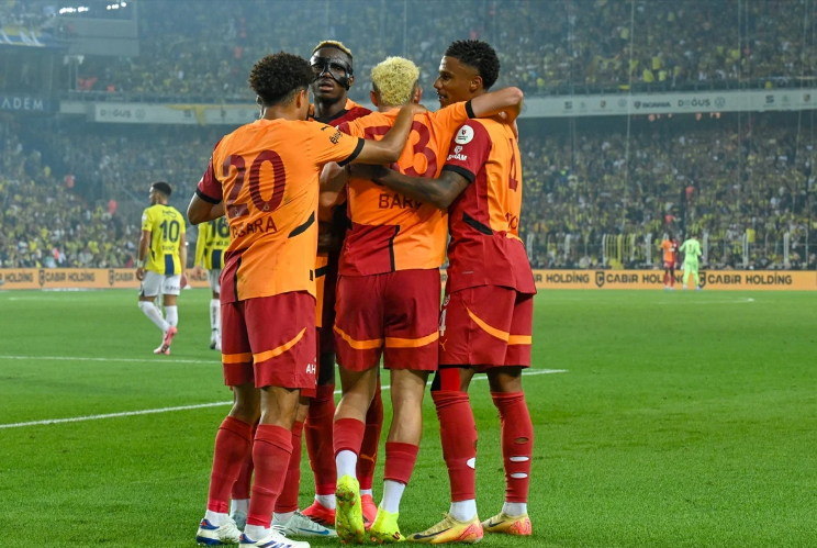 Dursun Özbek’ten Galatasaraylı Futbolculara Prim Müjdesi